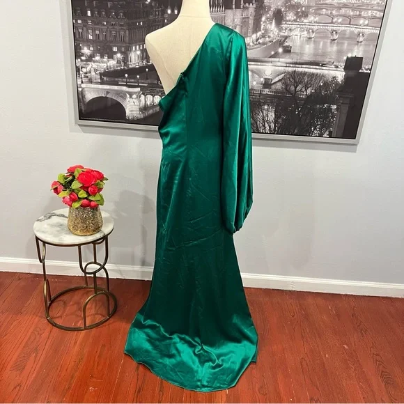 Ieena Mac Duggal Emerald Green Satin Puff Sleeve One Shoulder Gown - Reemoly - Picture 11 of 13